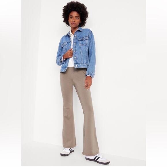 Old Navy chocolate malted High-Waisted Fleece-Lined Fashion Flare Leggings - Picture 3 of 12